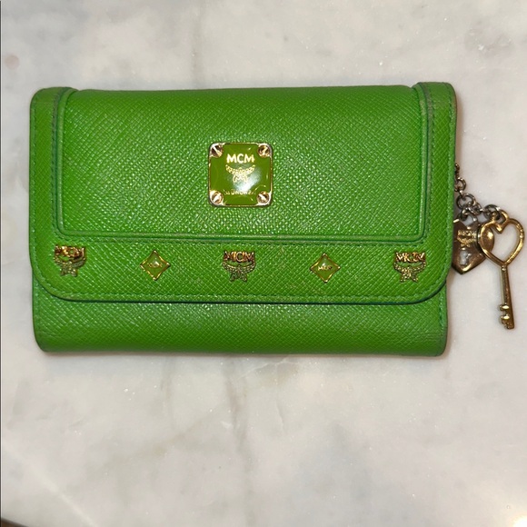 💚MCM Visetos Leather Trifold - Rare Green with Studded Logo Motifs - Picture 2 of 16